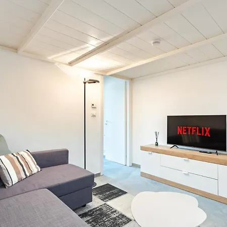 Nyaraló Exclusive Loft Crocetta - Free Private Parking & Wi-fi - 5 Min To Metro Nizza - Ac