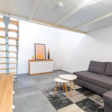 Exclusive Loft Crocetta - Free Private Parking & Wi-fi - 5 Min To Metro Nizza - Ac Turin