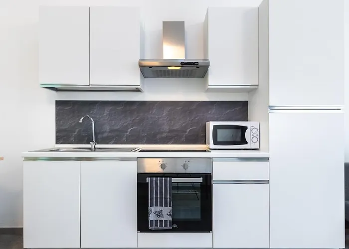 Exclusive Loft Crocetta - Free Private Parking & Wi-fi - 5 Min To Metro Nizza - Ac 度假居