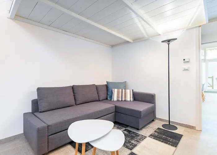 Exclusive Loft Crocetta - Free Private Parking & Wi-fi - 5 Min To Metro Nizza - Ac 度假居
