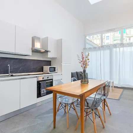 Exclusive Loft Crocetta - Free Private Parking & Wi-fi - 5 Min To Metro Nizza - Ac 펜션 *
